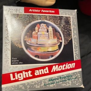1989 Metro Express Magic Lights Up Artists Favorite Hallmark Motion Ornament.